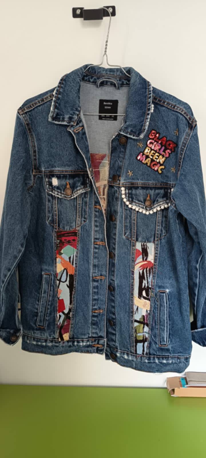 Veste en denim personnalisée par Thaly A.